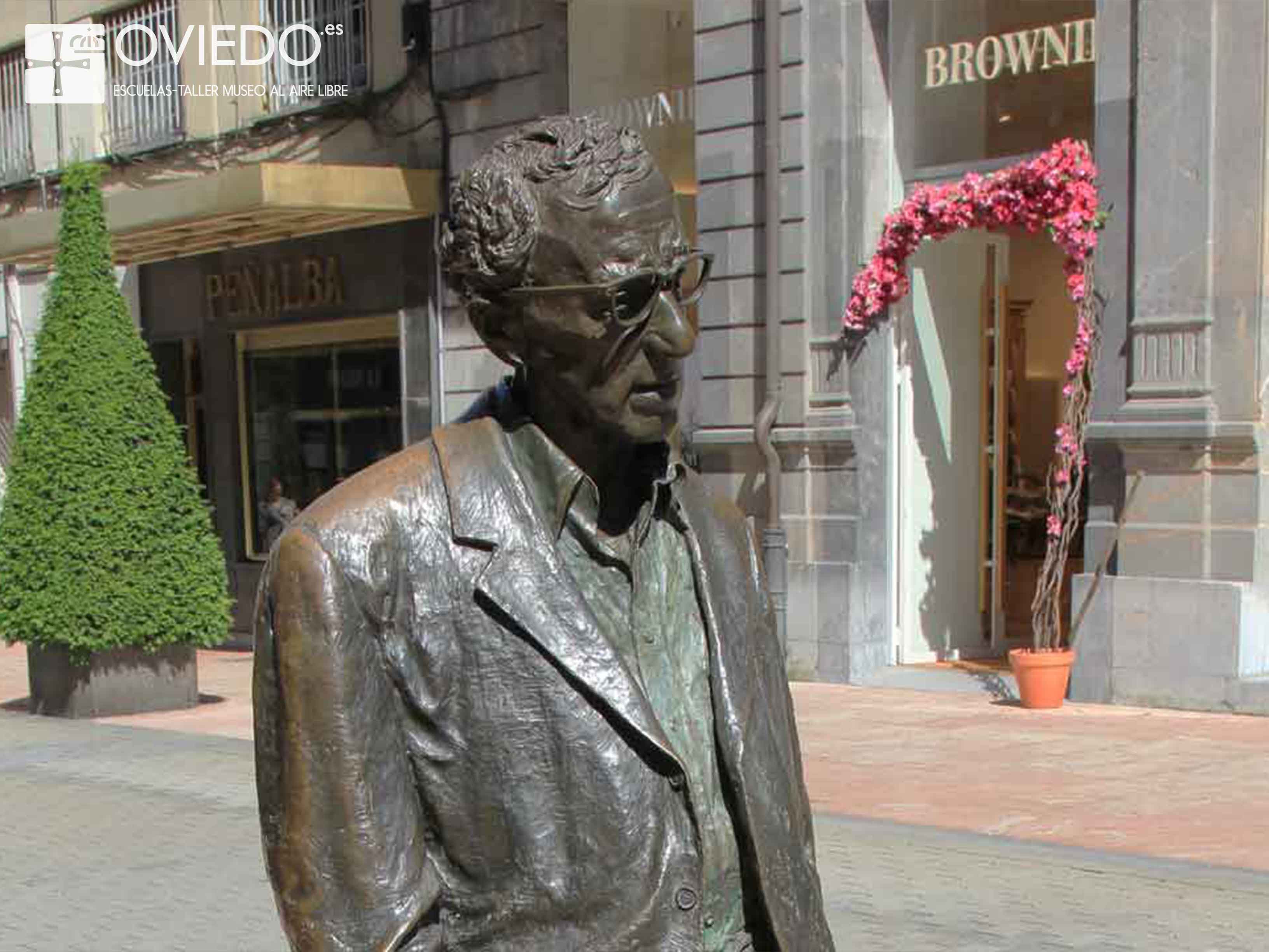estatua woody allen